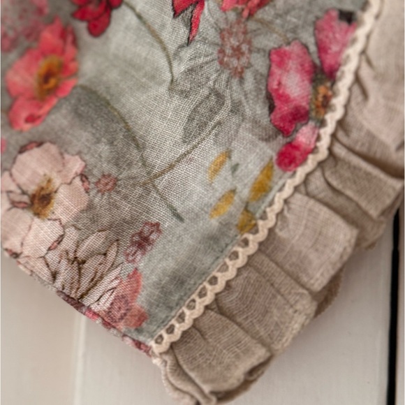 Linen& Linens Assymetrical Hem Floral Tunic - Picture 12 of 16